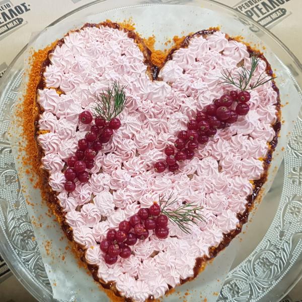 Αλμυρή τούρτα σε σχήμα καρδιάς