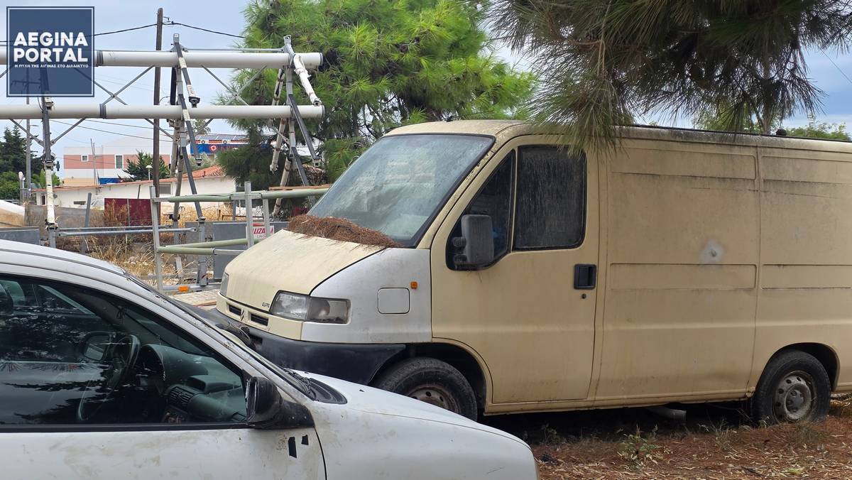 Παραμένει η εικόνα των εγκαταλελειμμένων ή μακροχρόνια σταθμευμένων αυτοκινήτων.