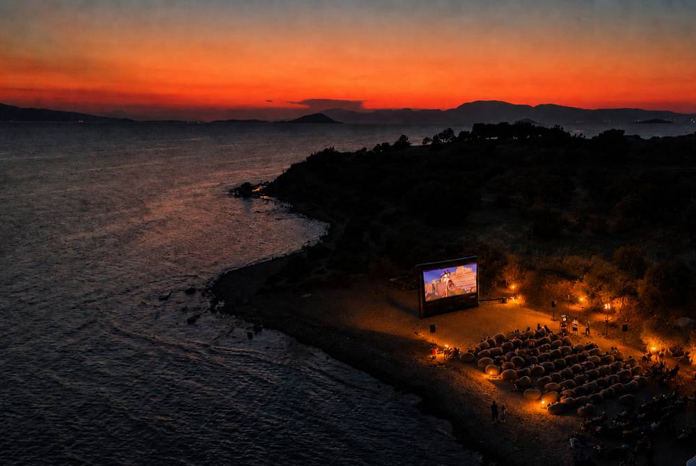 sinema-sti-thalassa.jpg