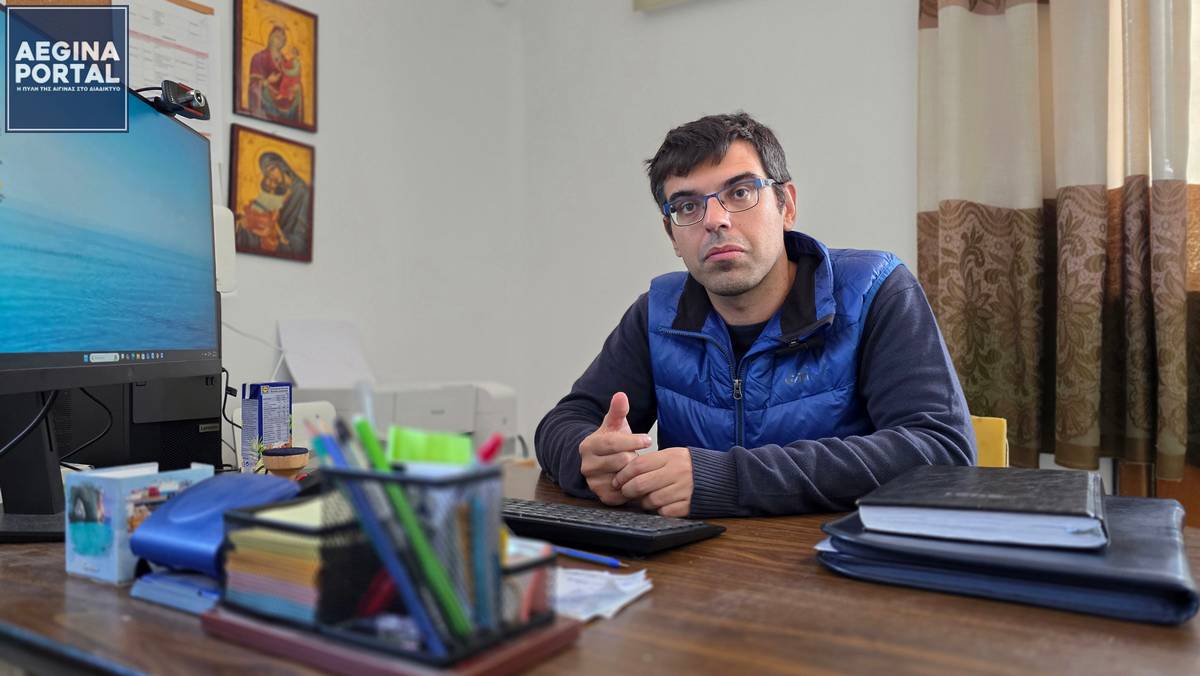 Ο κ. Γεώργιος Παπατσάκωνας Γεώργιος είναι διευθυντής στο Ειδικό Δημοτικό Σχολείο