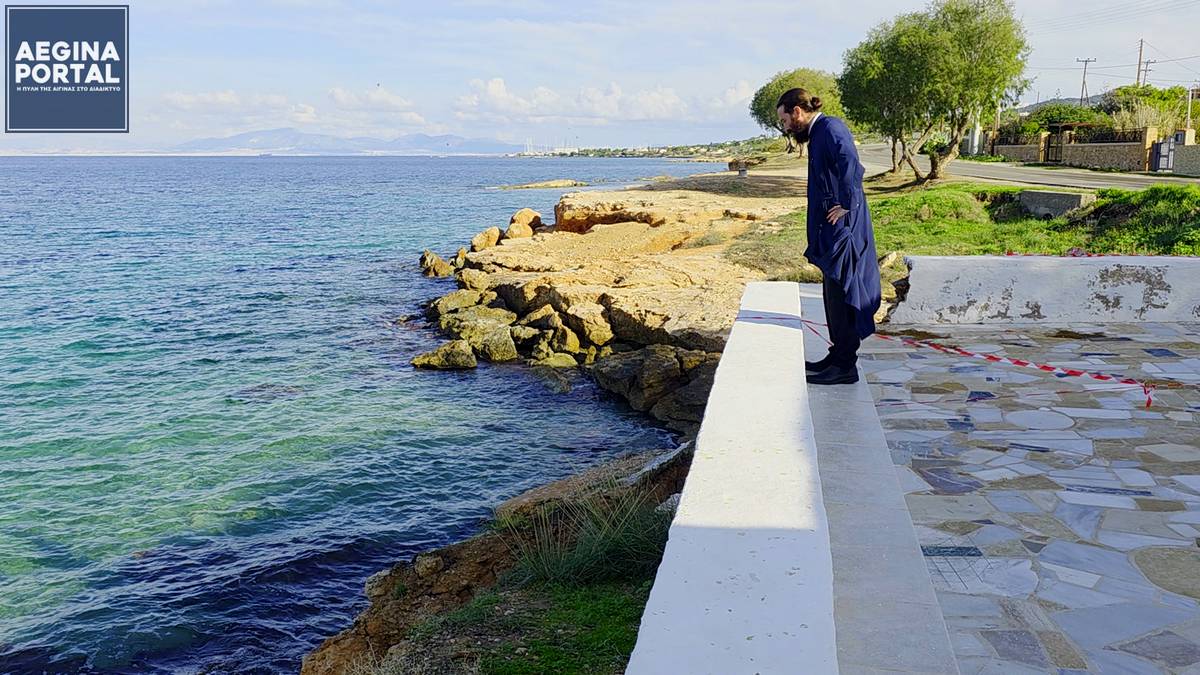 Σύμφωνα με μαρτυρίες κατοίκων, παλαιότερα υπήρχε μπροστά από τη μάντρα δρόμος δύο μέτρων.