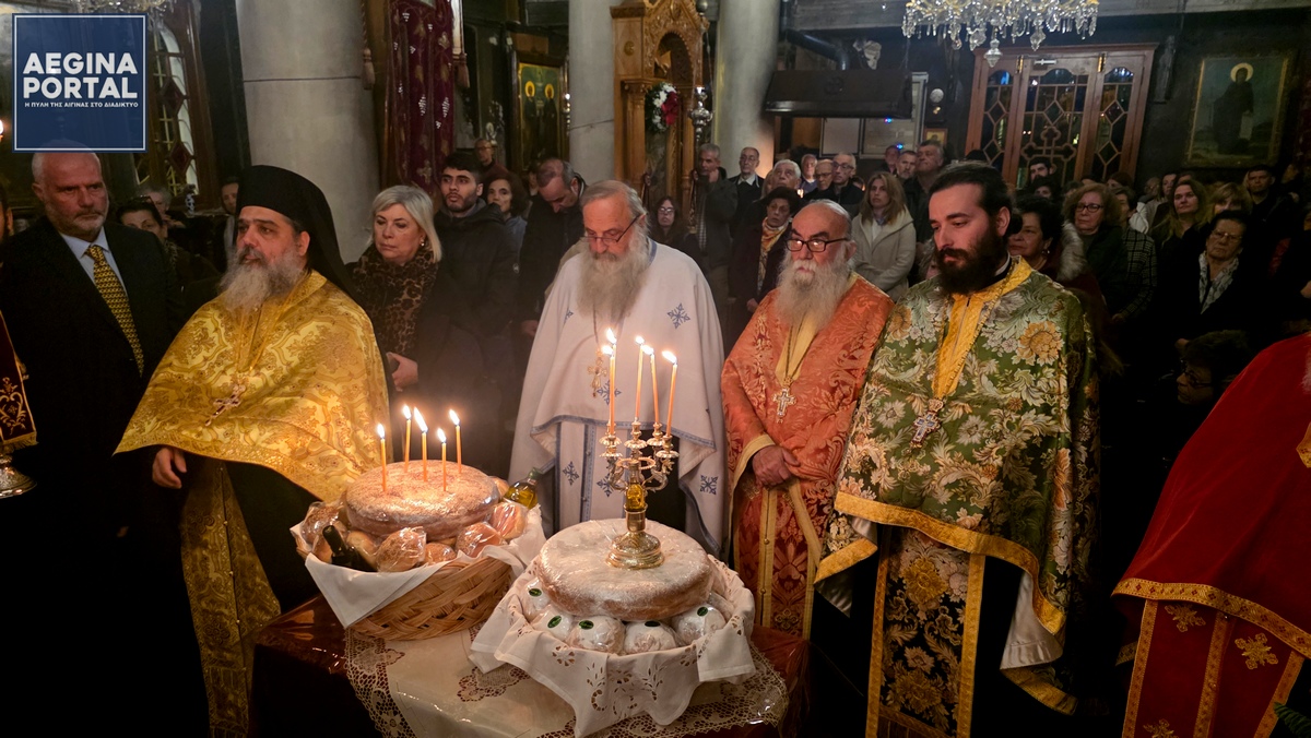 Την εικόνα και τα ιερά λείψανα του Αγίου Διονυσίου προσκύνησαν πλήθος πιστών.