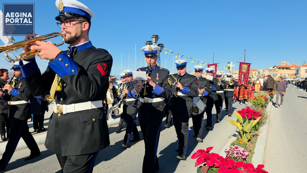 Με λαμπρότητα η λιτάνευση της εικόνας και των ιερών λειψάνων του Αγίου Διονυσίου, πολιούχου Αγίου της Αίγινας.