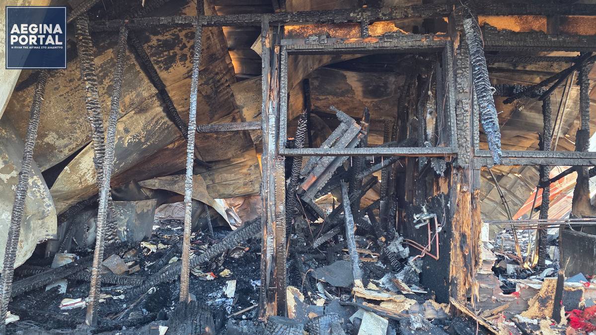 Σύμφωνα με την κ. Κυπραίου, προτεραιότητα αποτελεί η άμεση απομάκρυνση των τεράστιων όγκων από μπάζα και αποκαΐδια