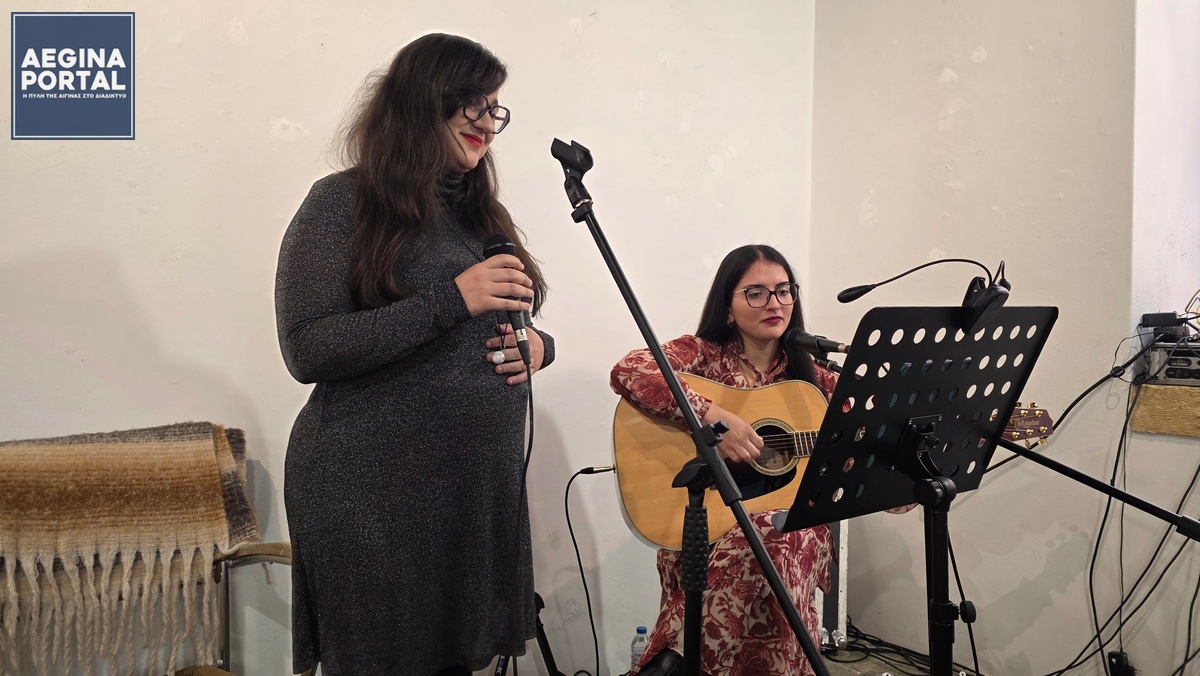 ο πρόγραμμα πλαισιώθηκε από μουσικές παρεμβάσεις, από τις μουσικούς Μιχαέλα Μαρίνη και Μαρία Λιούρκα