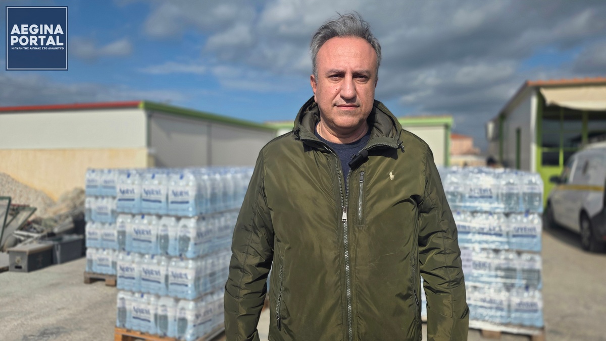 Διανομή εμφιαλωμένου νερού στους δικαιούχους του Κοινωνικού Παντοπωλείου του Δήμου Αίγινας. Τι δήλωσε ο Αντιπεριφερειάρχης Νήσων κ. Νικόλαος Παπαγεωργίου.