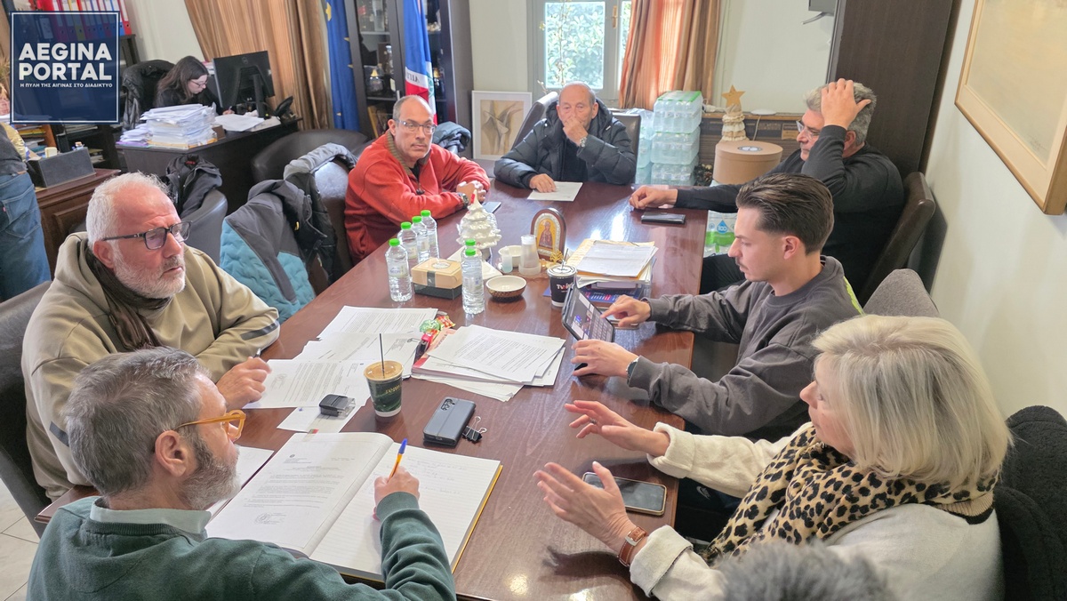 Ο κ. Φώτης Πούντος κατηγόρησε τον κ. Γιάννη Ζορμπά ότι παίζει με την υγεία των πολιτών. Ένταση και αντιπαράθεση για το νερό στη Δημοτική Επιτροπής. Αποχώρησαν Σίλα Αλεξίου και Φώτης Πούντος.