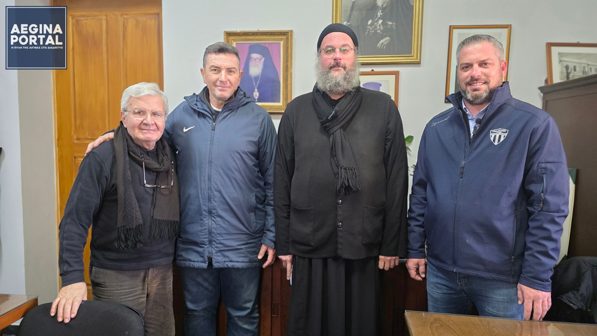 Φιλικός αγώνας αλληλεγγύης για το Νοσοκομείο Αιγίνης «Ο Άγιος Διονύσιος». Η διοίκηση της ομάδας παρέδωσε τα τρόφιμα που συγκεντρώθηκαν.