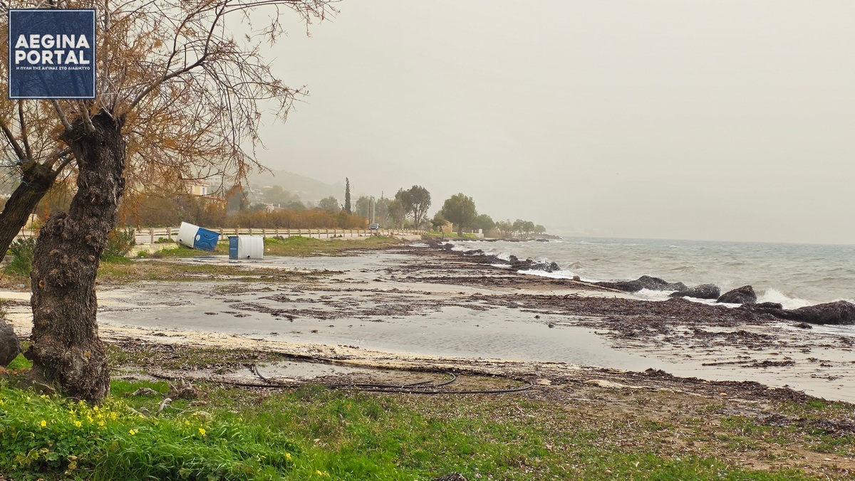 Το νέφος της αφρικανικής σκόνης επηρεάζει από το πρωί η Αίγινα. Προβλήματα δημιούργησαν στην ακτοπλοΐα οι ισχυροί νοτιοδυτικοί άνεμοι.