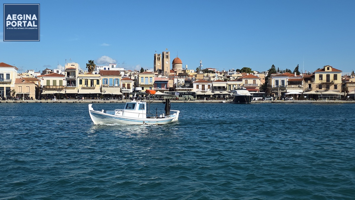 Ο ήλιος επέστρεψε στην Αίγινα και το νησί υποδέχεται το τριήμερο της Καθαράς Δευτέρας με εικόνες που θυμίζουν άνοιξη.