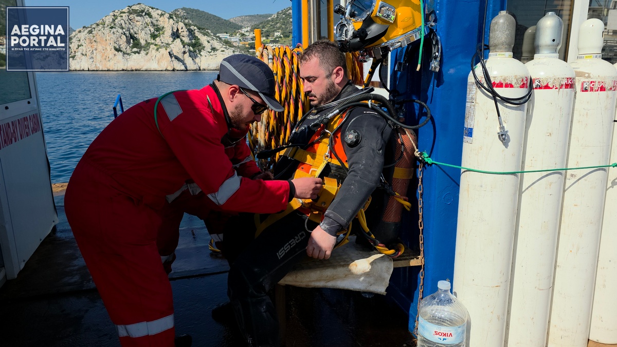 Όπως τόνισε, στο πλωτό υπάρχει θάλαμος αποσυμπίεσης για την ασφάλεια των δυτών