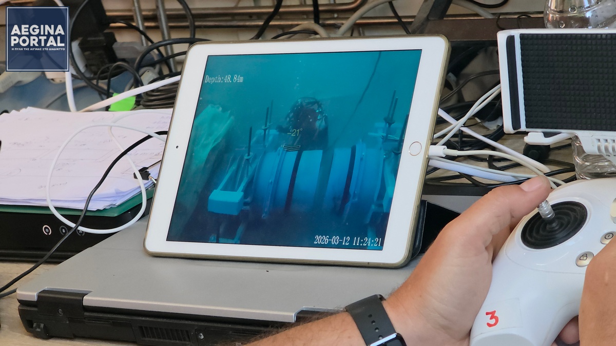 Επίσκεψη του δημάρχου κ. Γιάννη Ζορμπά στο πλωτό "Αναστασία". Ρεπορτάζ του Aegina Portal από το επιχειρησιακό κέντρο για την επισκευή του αγωγού της Αίγινας.