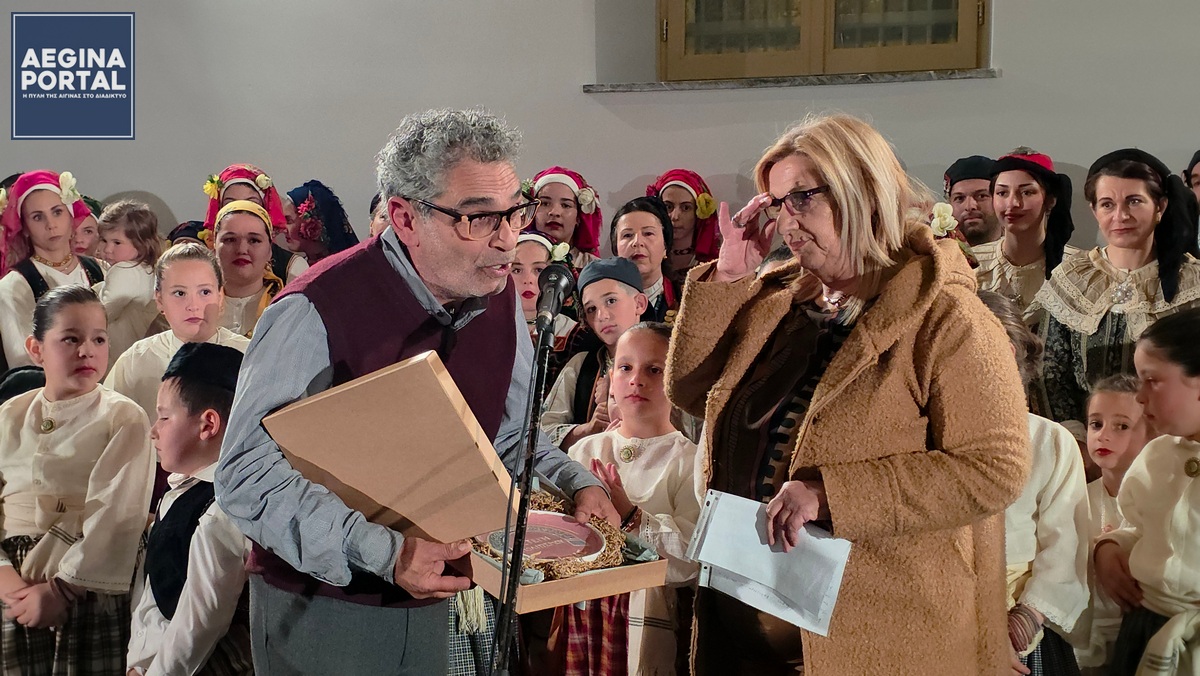 Η παράσταση ξεδίπλωσε ένα πλούσιο πανόραμα της ελληνικής μουσικοχορευτικής παράδοσης: