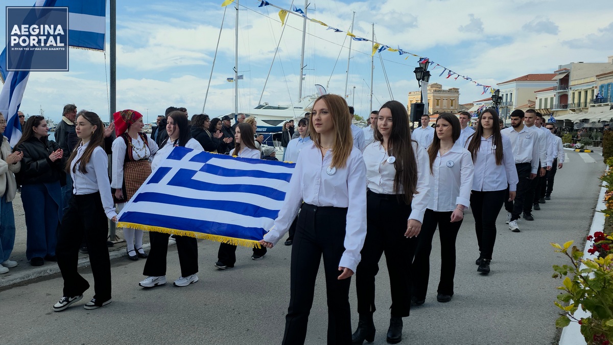 Στην παρέλαση συμμετείχαν επίσης αθλητικά σωματεία