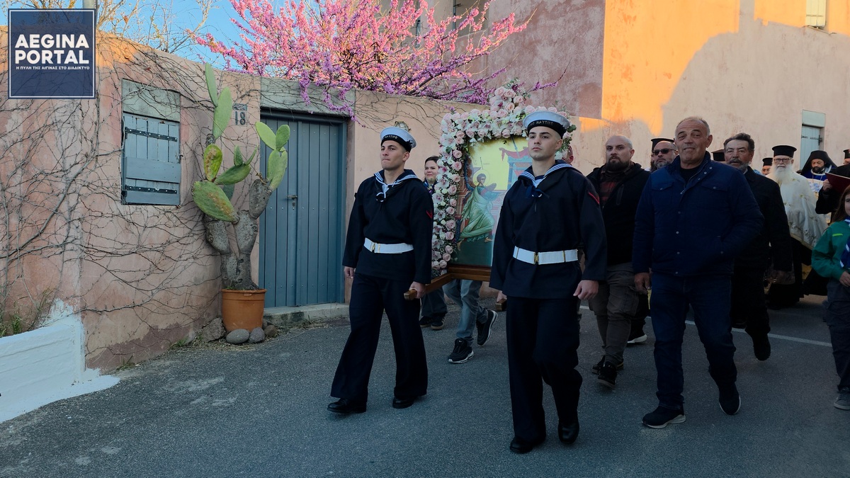 Μετά το πέρας της περιφοράς, η εορταστική ατμόσφαιρα συνεχίστηκε
