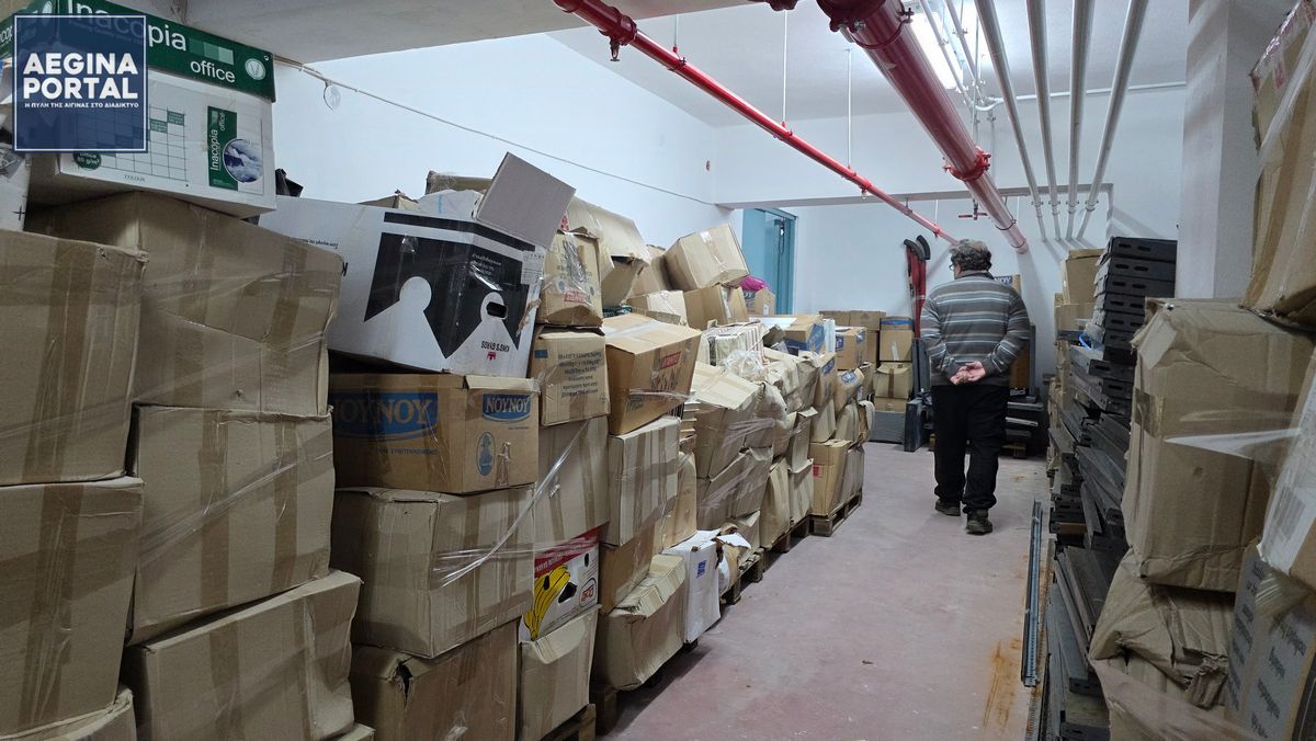 Πολιτισμός σε «κούτες». Η ασφυκτική πραγματικότητα της Δημόσιας Καποδιστριακής Βιβλιοθήκης Αίγινας και οι 40.000 τόμοι που παραμένουν "φυλακισμένοι".