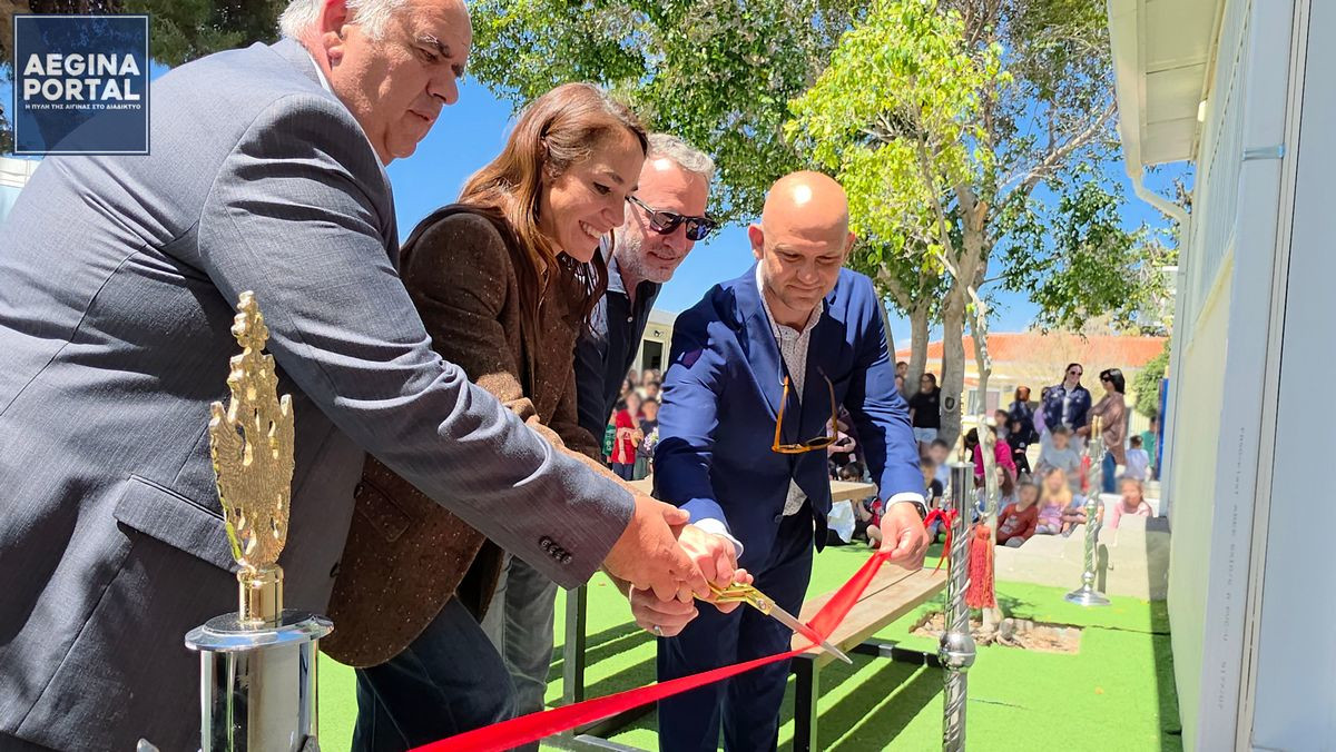 Η Δόμνα Μιχαηλίδου εγκαινίασε τις νέες σχολικές αίθουσες στο δημοτικό των Αγίων Ασωμάτων.