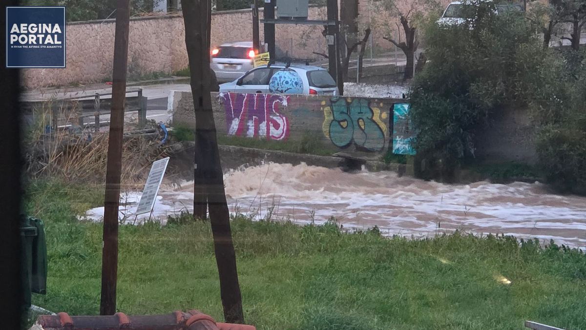 Το ρέμα του Βιρού στον Μαραθώνα αν και ορμητικό δεν υπερχείλισε στο οδόστρωμα