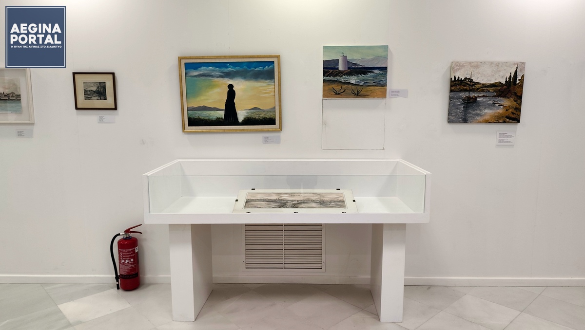 Η επιμελήτρια της έκθεσης Ίρις Κρητικού