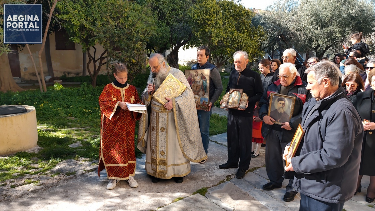 Κυριακή της Ορθοδοξίας στη Μητρόπολη Αίγινας. Η αναστήλωση των εικόνων και η περιφορά των ιερών εικόνων.