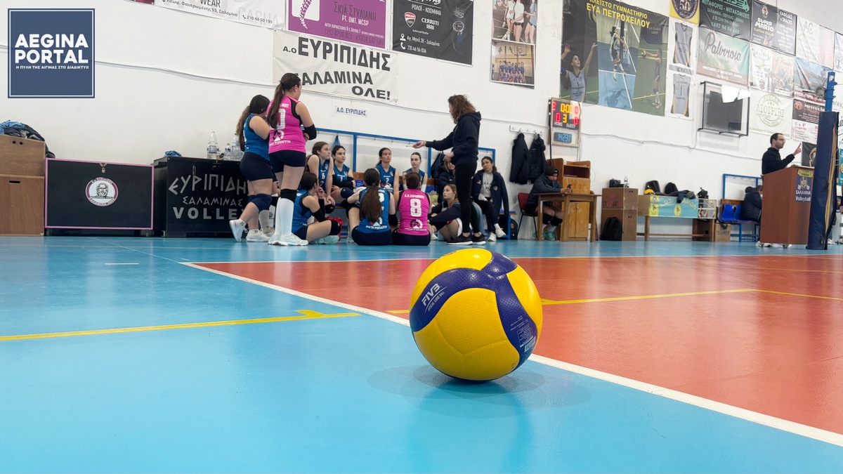 Στο 1ο σετ ο Τελαμώνας μπήκε πιο δυνατά στην αρχή με τον Σαρωνικό