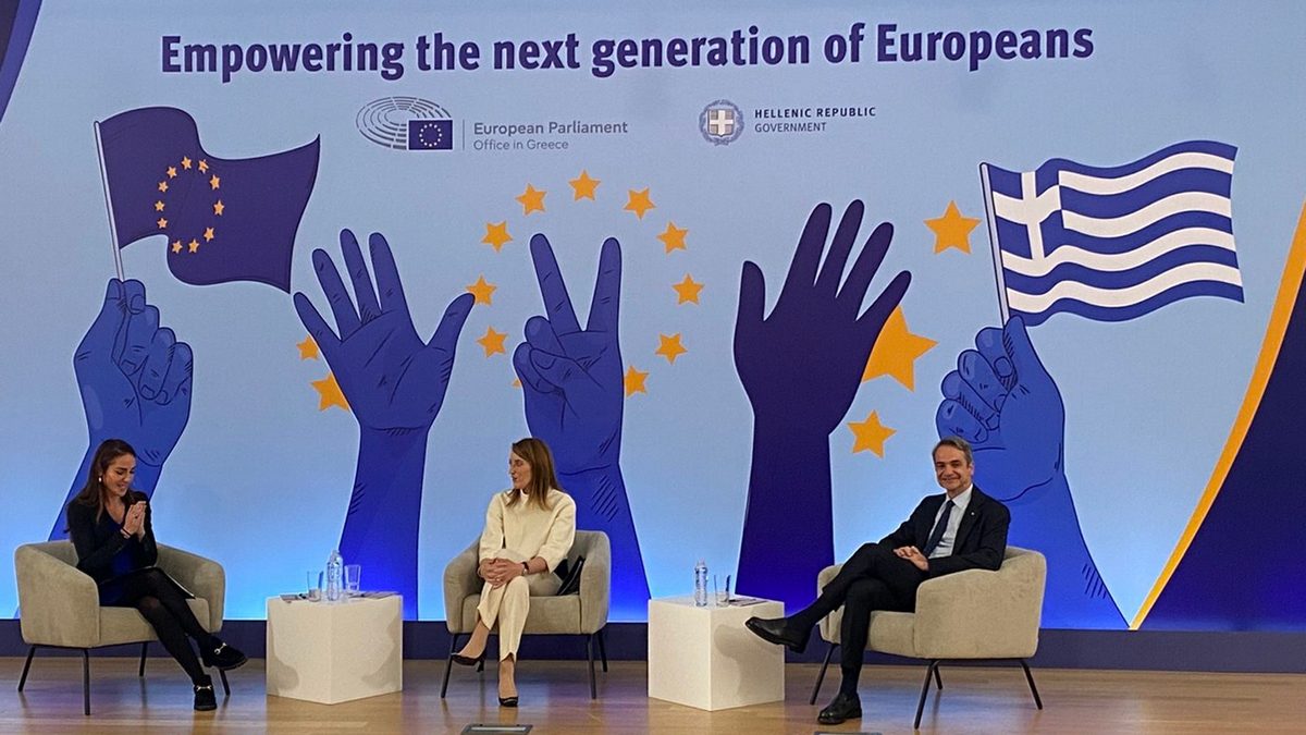 Αντιπροσωπεία μαθητών του ΓΕ.Λ. Αίγινας, παρακολούθησε τη συζήτησης Μητσοτάκη – Μέτσολα στην Εθνική Πινακοθήκη.