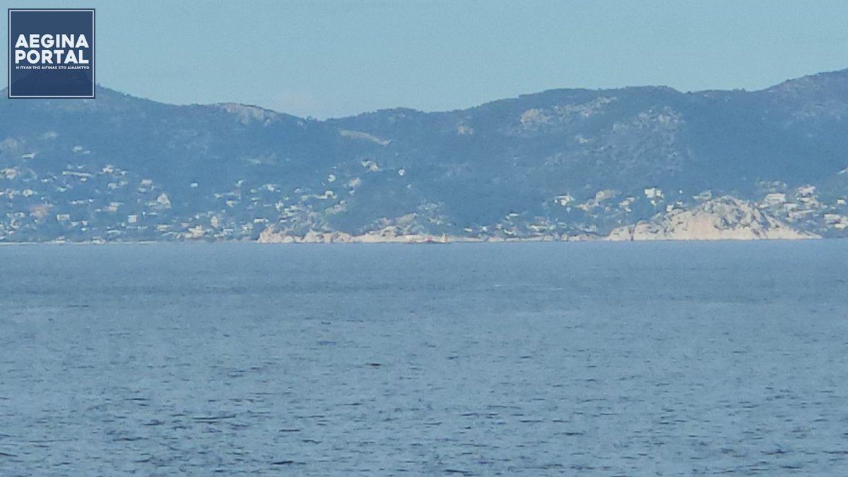 Στο σημείο της βλάβης του υποθαλάσσιου αγωγού, βρίσκεται το πλωτό γερανοφόρο "Αναστασία", της Αναδόχου εταιρίας.