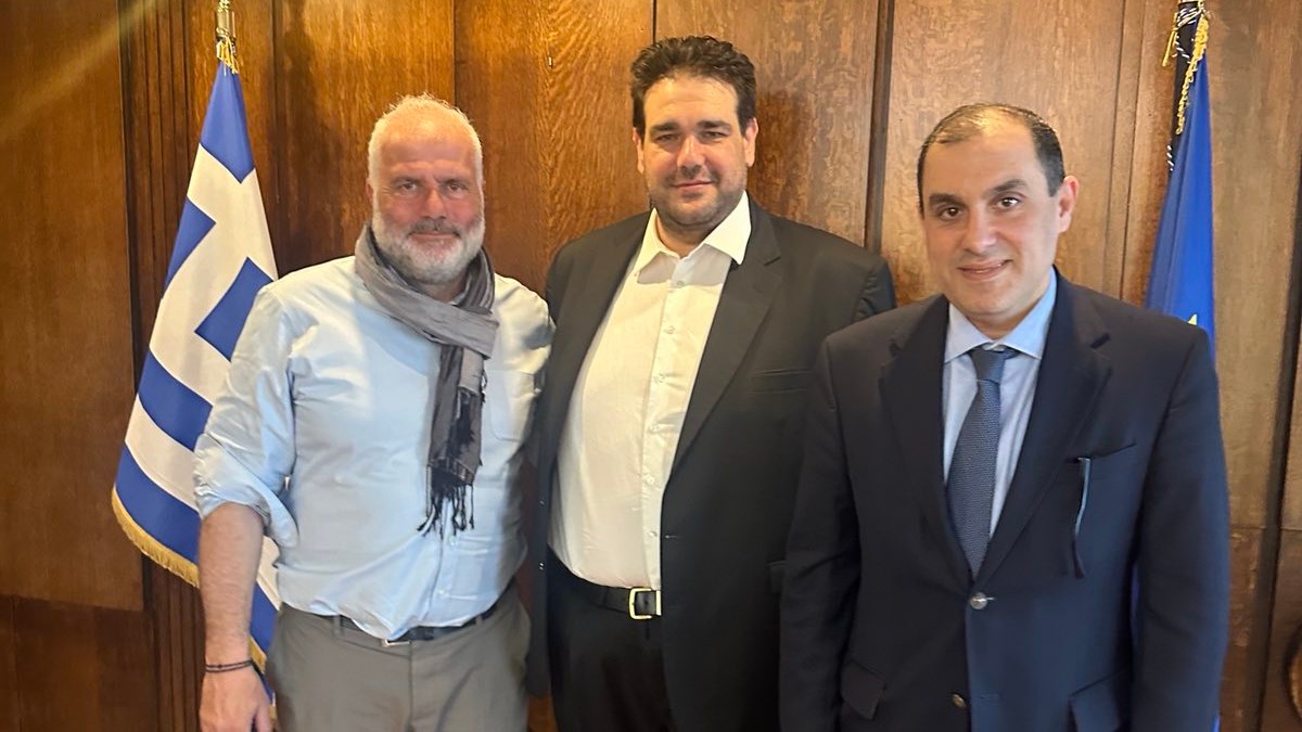 Υποβολή τεχνικού δελτίου και προϋπολογισμού για το γήπεδο τύπου «μπαλόνι», συμφωνήθηκε στην συνάντηση του δημάρχου κ. Γιάννη Ζορμπά, με τον Υπουργό κ. Θεδόδωρο Λιβάνιο, παρουσία του Υφυπουργού κ. Κώστα Κατσαφάδου.