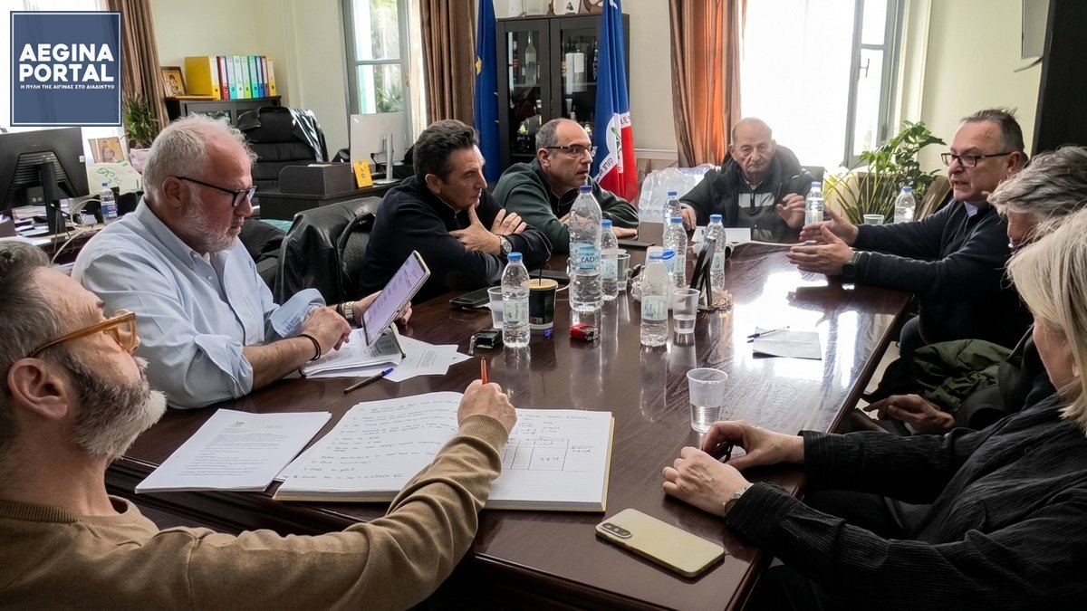 Ενημέρωση για το κλειστό γήπεδο τύπου μπαλόνι στη Δημοτική Επιτροπή. "Καμπανάκι" από τον κ. Νίκο Μαρίνο για την εκπνοή της προθεσμίας αξιοποίησης 350.000 ευρώ, μέσω του κ. Κώστα Κατσαφάδου.