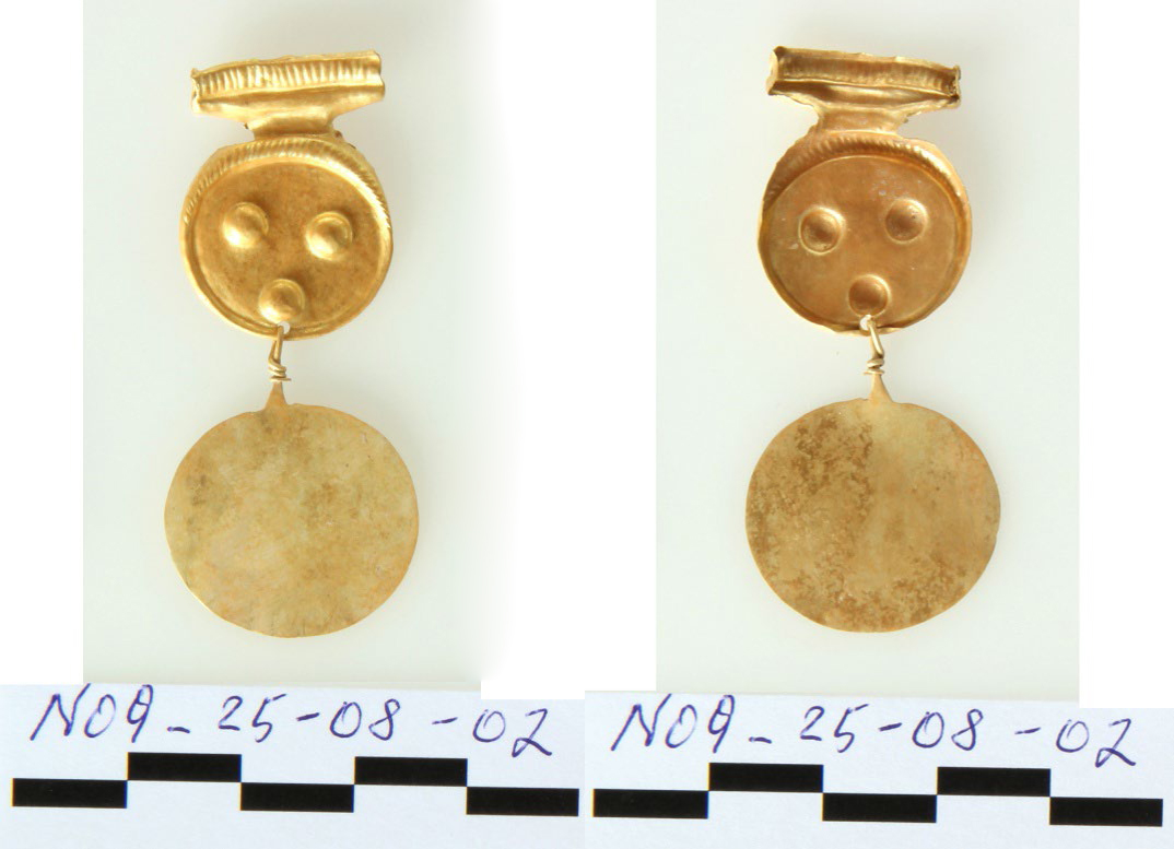 Χρυσό διμερές δισκοειδές περίαπτο. Μουσείο Αίγινας αριθ. ευρετ. 9754