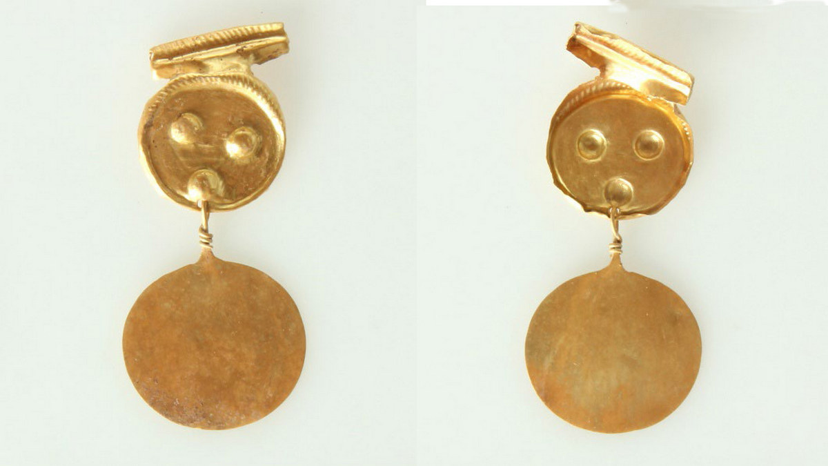 Χρυσό διμερές δισκοειδές περίαπτο. Μουσείο Αίγινας αριθ. ευρετ. 9751