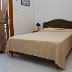 ostria-aegina-